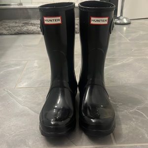 Black hunter boots